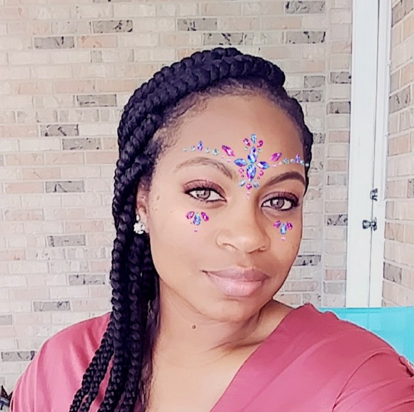 Meet your Posher! - Picture 2 of 2